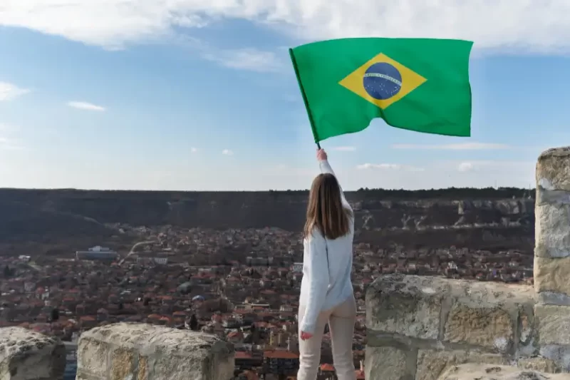 Declaração de Saída Definitiva do Brasil: verdades, mitos e o que você realmente precisa saber